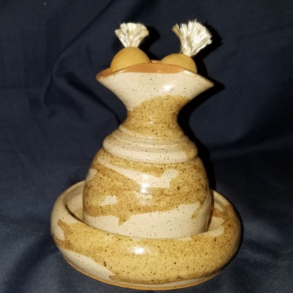 Pottery Oil Diffuser With 2 Wicks